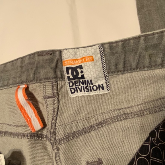 DC Straight Fit Steel Grey Wash Jeans (32x32) EUC - Picture 6 of 14